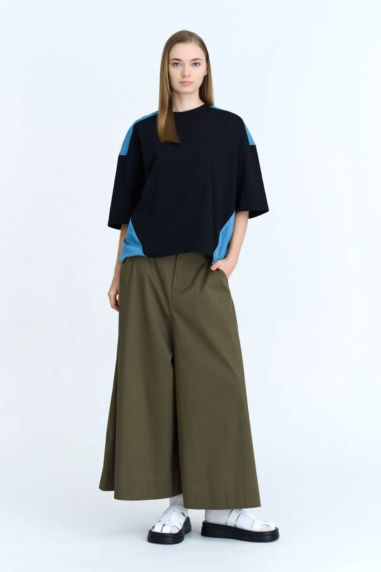 Wide-Legged Pants - Black